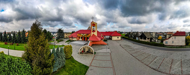 Nowoczesny kościół w Gołkowicach na Śląsku, Polska © Franciszek
