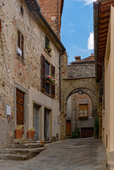 Fototapeta na wymiar Gasse in der Altstadt von Anghiari in der Toskana in Italien 