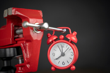 clock alarm on the clamp, the concept of shortage and compressed time