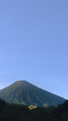 Fototapeta premium Gran paisaje con cielo azul 