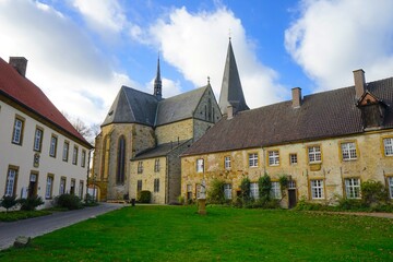 Wahrzeichen Herzebrock-Clarholz: Kirche und Kloster in Herzebrock, Kreis Gütersloh,...