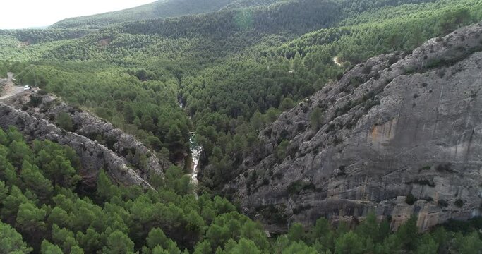 Ca&ntilde;on de r&iacute;o mediterr&aacute;neo