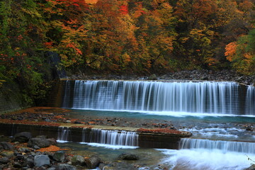 紅葉の松川渓流