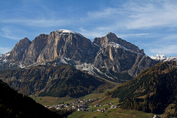 Colfosco e i Piz da Cir; Dolomiti di Val Badia, Alto Adige