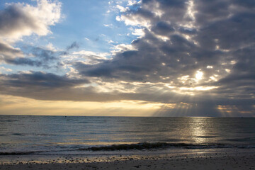 Fototapeta premium Sunset Rays on a Calm Ocean