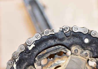Obraz na płótnie Canvas The Broken Bicycle Chain. Repair on Cycling
