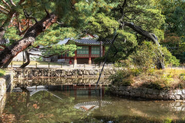 Shrine and pond in Jongmyo Shrine