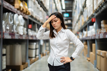 Fototapeta premium stressed female manager in warehouse store