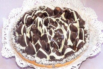 chocolate dipped caramel cone cake