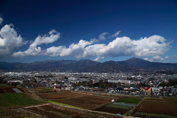 大山と秦野市街（秦野市）