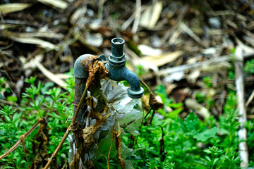 老朽化した水道栓