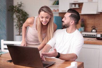 Obraz premium handshake of young business partners. the concept of cooperation