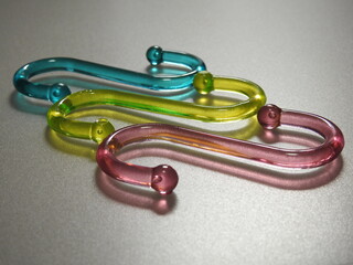 カラフルなS字フック