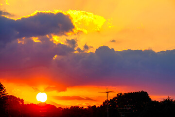 【夕日イメージ】夕日に照らされた空
