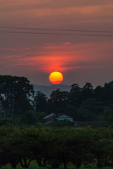 田舎の夕日と夕焼け空