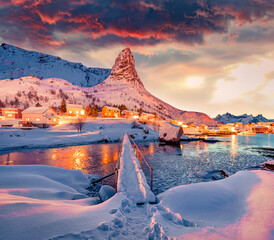 Popular tourist destination - footbridge above Gravdalbukta bay. Breathtaking sunset on Lofoten...