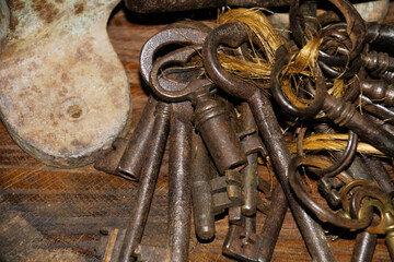 trousseau de vieilles clés rouillées