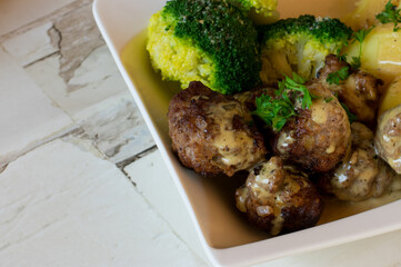 Köttbullar with cream sauce