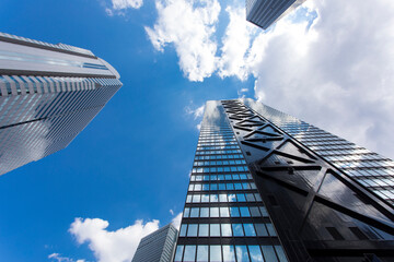 新宿のオフィスビル群