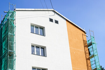 Fototapeta na wymiar performance of works to improve the thermal efficiency and visual appearance of an apartment house