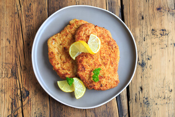 Wiener Schnitzel mit Zitrone