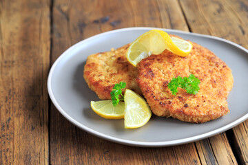 Wiener Schnitzel mit Zitrone