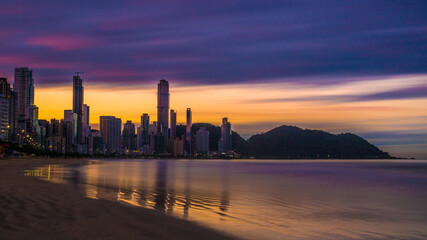 Naklejka premium sunset over the BC city