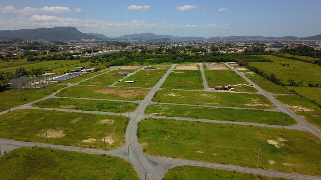 Vista a&eacute;rea de empreendimento imobili&aacute;rio, loteamento em Palho&ccedil;a, Santa Catarina Brasil 