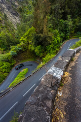 Route en lacets, cirque de Cilaos, île de la Réunion 
