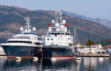 Fototapeta na wymiar Port for yachts and boats 