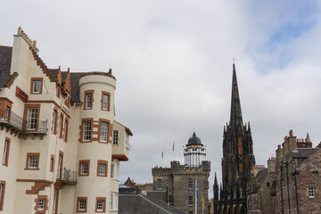 Fototapeta na wymiar View over Royal Mile from the Castle Esplanade in Edinburgh
