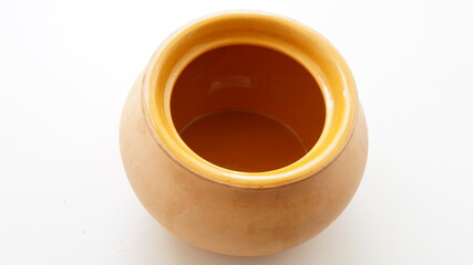 ceramic pot with brown lid for cooking hot food
