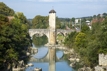 Fototapeta na wymiar Pont sur le gave de Pau