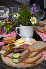 Brotzeit in den Bergen