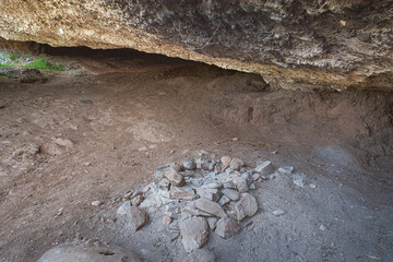 Höhle 