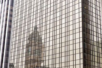 Reflejo o Reflex de la Torre o Tower de la Estacion de Lyon o Gade de Lyon en el barrio de...