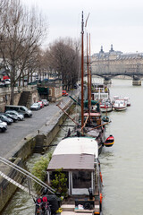 Rio Sena o Seine en la ciudad de Paris, en el pais de Francia