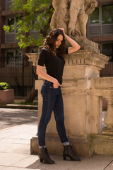 Fototapeta premium FACSHION WOMAN POSING MODEL IN THE CITY 