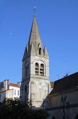 Fototapeta na wymiar Ville de Nogent-sur-Marne, clocher de l'église Saint Saturnin, département du Val de Marne, France