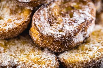 toasted or fried bread with sugar and cinnamon, in Brazil called rabanada and in Portugal the golden slice.