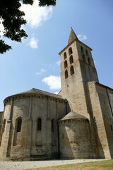 Fototapeta na wymiar Abside et clocher de l’ancienne cathédrale Saint-Papoul 