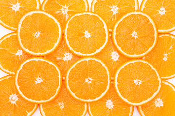 Aufgeschnitte Orangenscheiben einer frischen Orange