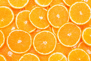 Aufgeschnitte Orangenscheiben einer frischen Orange