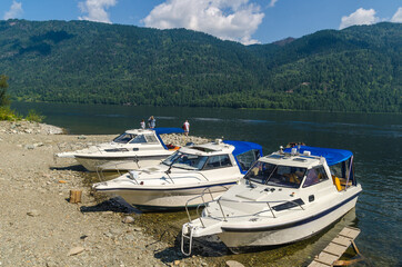 Fototapeta na wymiar Tourist boats on the dock