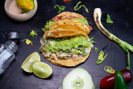tacos y salsa