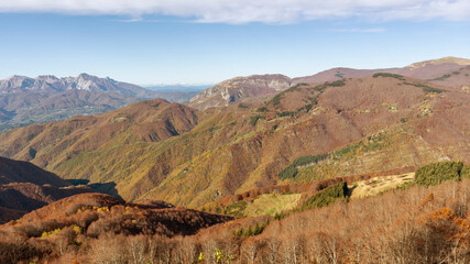 Fototapeta na wymiar Panoramic view of the Garfagnana from San Pellegrino in Alpe, Italy, with the typical colors of the autumn season