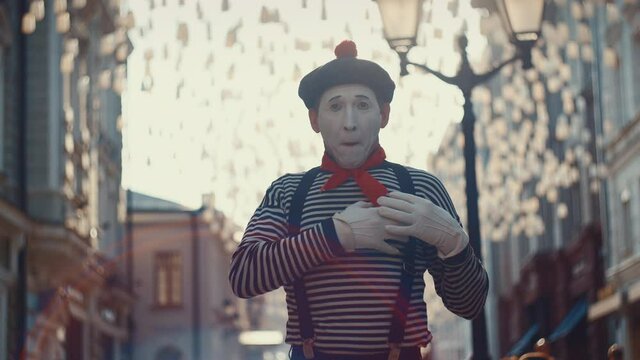 Pantomime mime on the street in the city