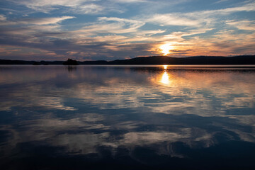 Obraz premium Sunset over the lake in Algonquin park
