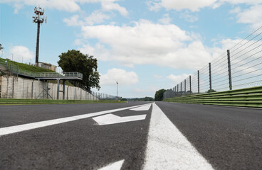 Naklejka premium Motorsport circuit pit lane exit sign on asphalt track
