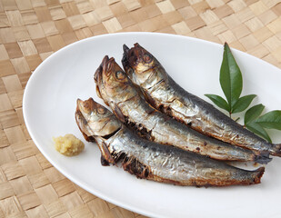 イワシの丸干しの焼き魚